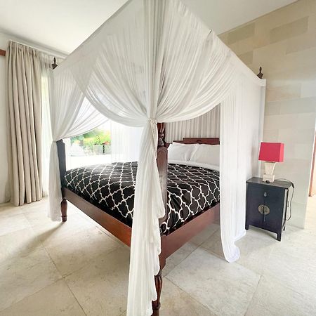 Elegant Villa Casabianca - Tropical Pool & Garden, Near Potato Head Beach Club! Семиняк Екстериор снимка