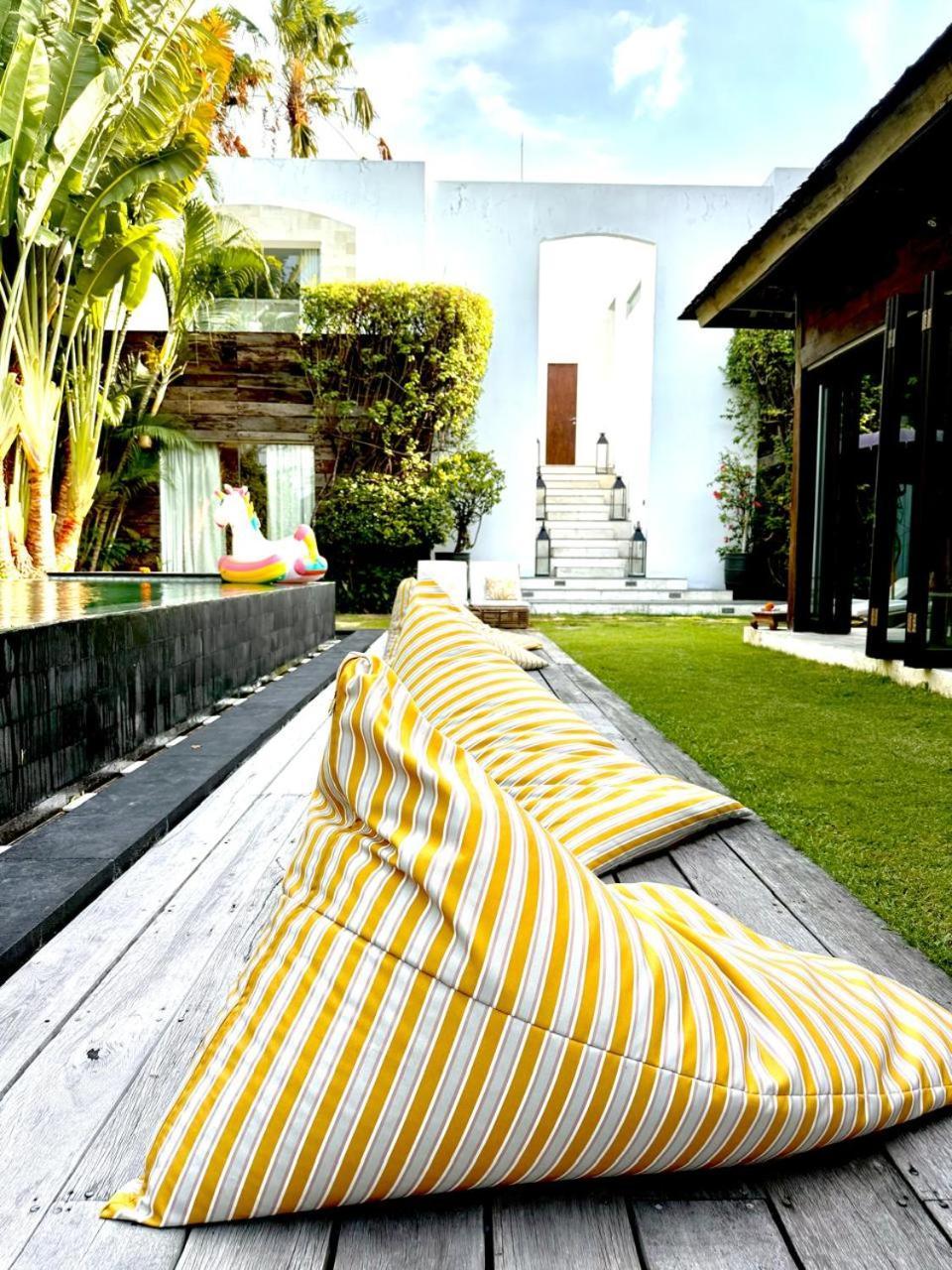 Elegant Villa Casabianca - Tropical Pool & Garden, Near Potato Head Beach Club! Семиняк Екстериор снимка