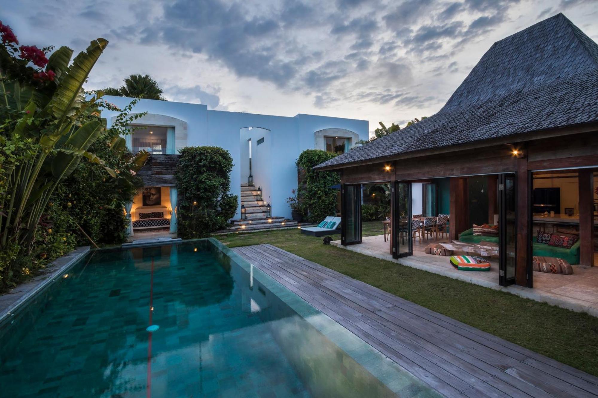 Elegant Villa Casabianca - Tropical Pool & Garden, Near Potato Head Beach Club! Семиняк Екстериор снимка