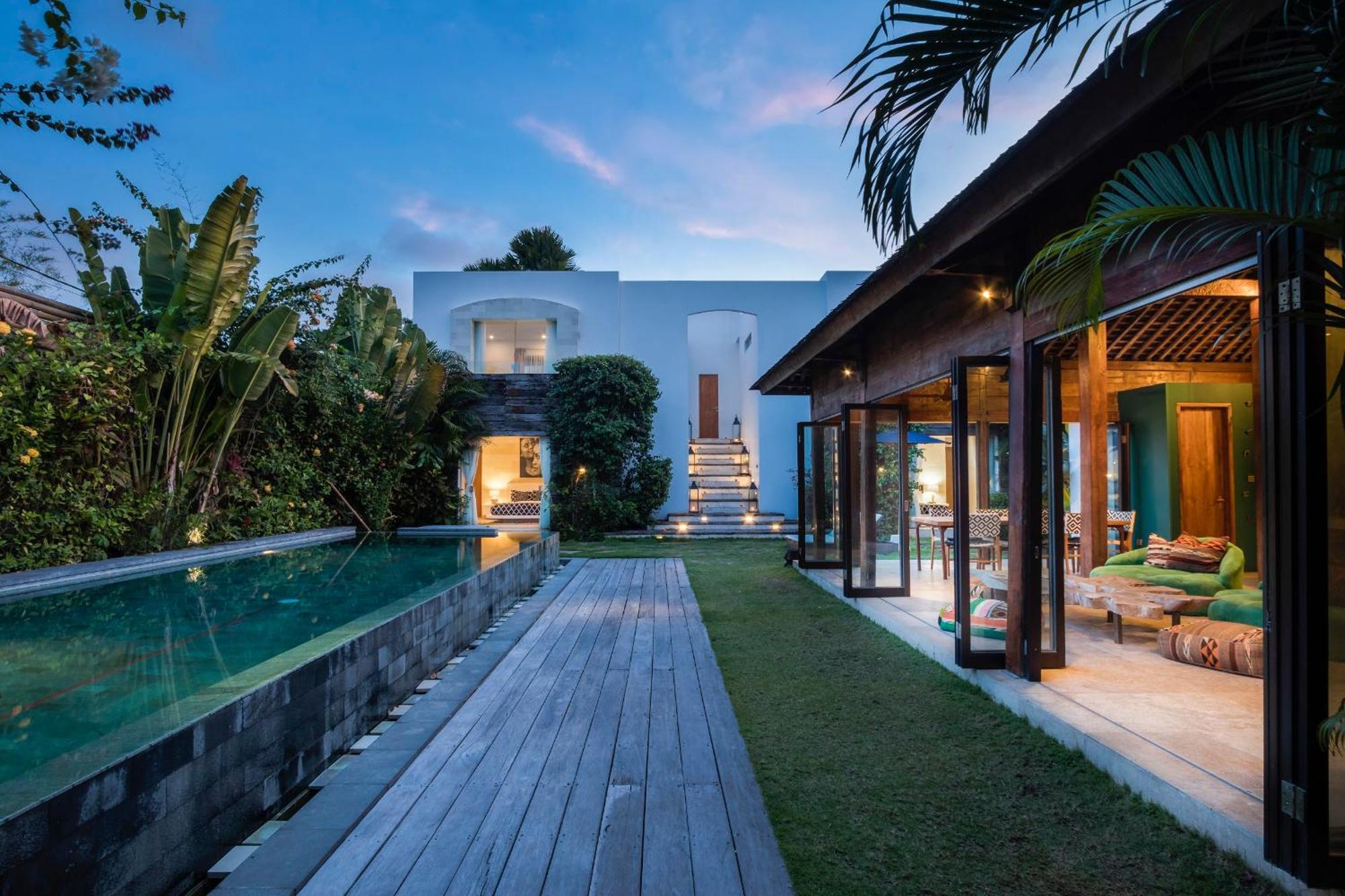 Elegant Villa Casabianca - Tropical Pool & Garden, Near Potato Head Beach Club! Семиняк Екстериор снимка