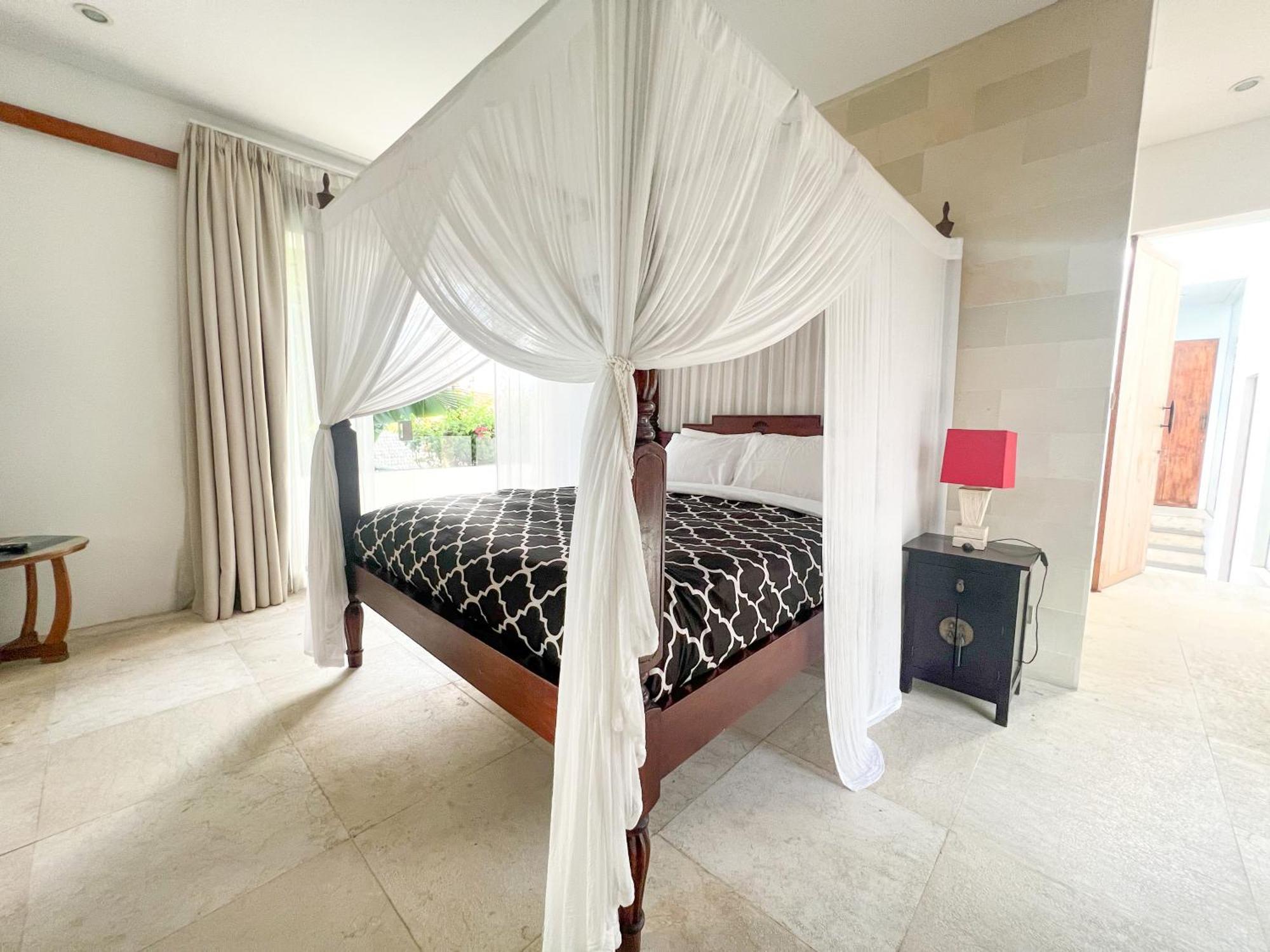 Elegant Villa Casabianca - Tropical Pool & Garden, Near Potato Head Beach Club! Семиняк Екстериор снимка