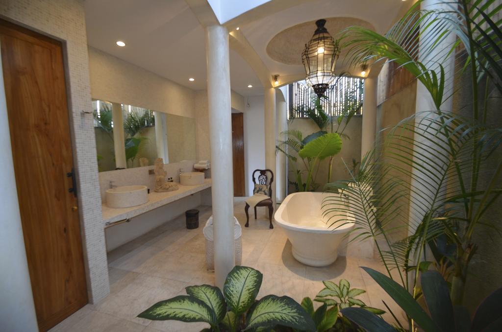 Elegant Villa Casabianca - Tropical Pool & Garden, Near Potato Head Beach Club! Семиняк Стая снимка