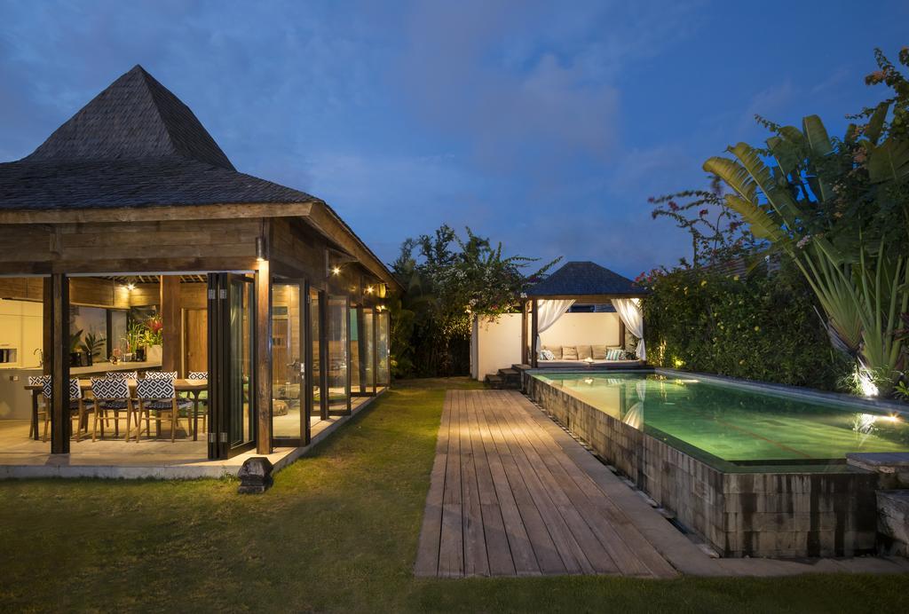 Elegant Villa Casabianca - Tropical Pool & Garden, Near Potato Head Beach Club! Семиняк Екстериор снимка