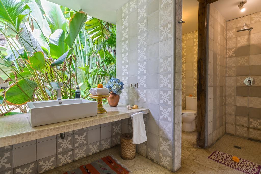 Elegant Villa Casabianca - Tropical Pool & Garden, Near Potato Head Beach Club! Семиняк Екстериор снимка